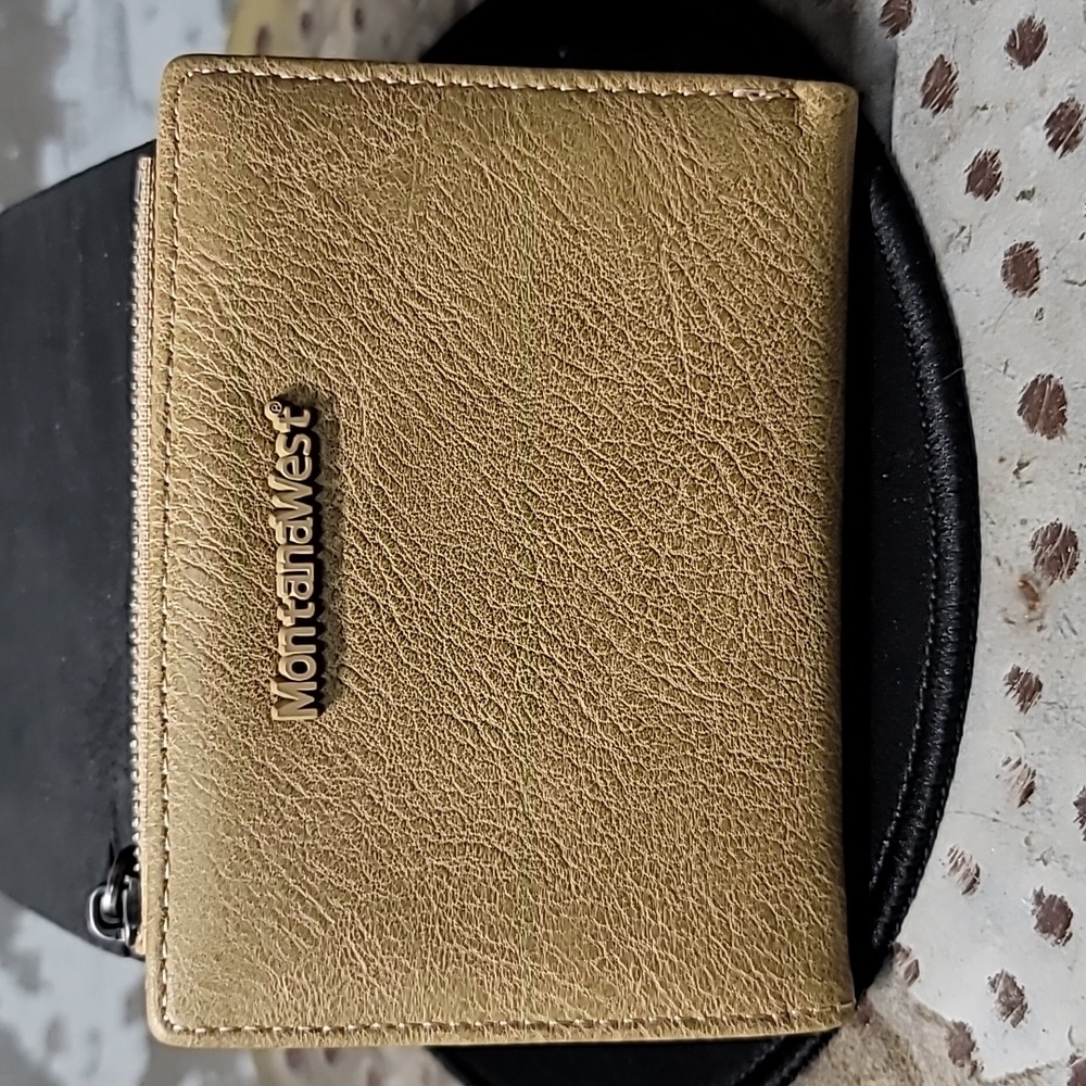 MWC - 421KH Wallet